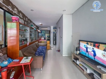 *****ทาวน์เฮ้าส์มือสองย่านกรุงเทพฯ ม.ซิกเนเจอร์ เพชรเกษม69 เนื้อที่กว้างเกือบ 38 ตร.ว. ฟังก์ชัน 5 ห้องนอน 4 ห้องน้ำ ที่จอดรถ 2 คัน พื้นที่ข้างบ้านกว้างขวาง ต่อเติมครบ พร้อมเข้าอยู่ได้ทันที บนทำเลแห่งการเดินทาง ใกล้รถไฟฟ้าสายสีน้ำเงิน "หลักสอง" จองเลย!